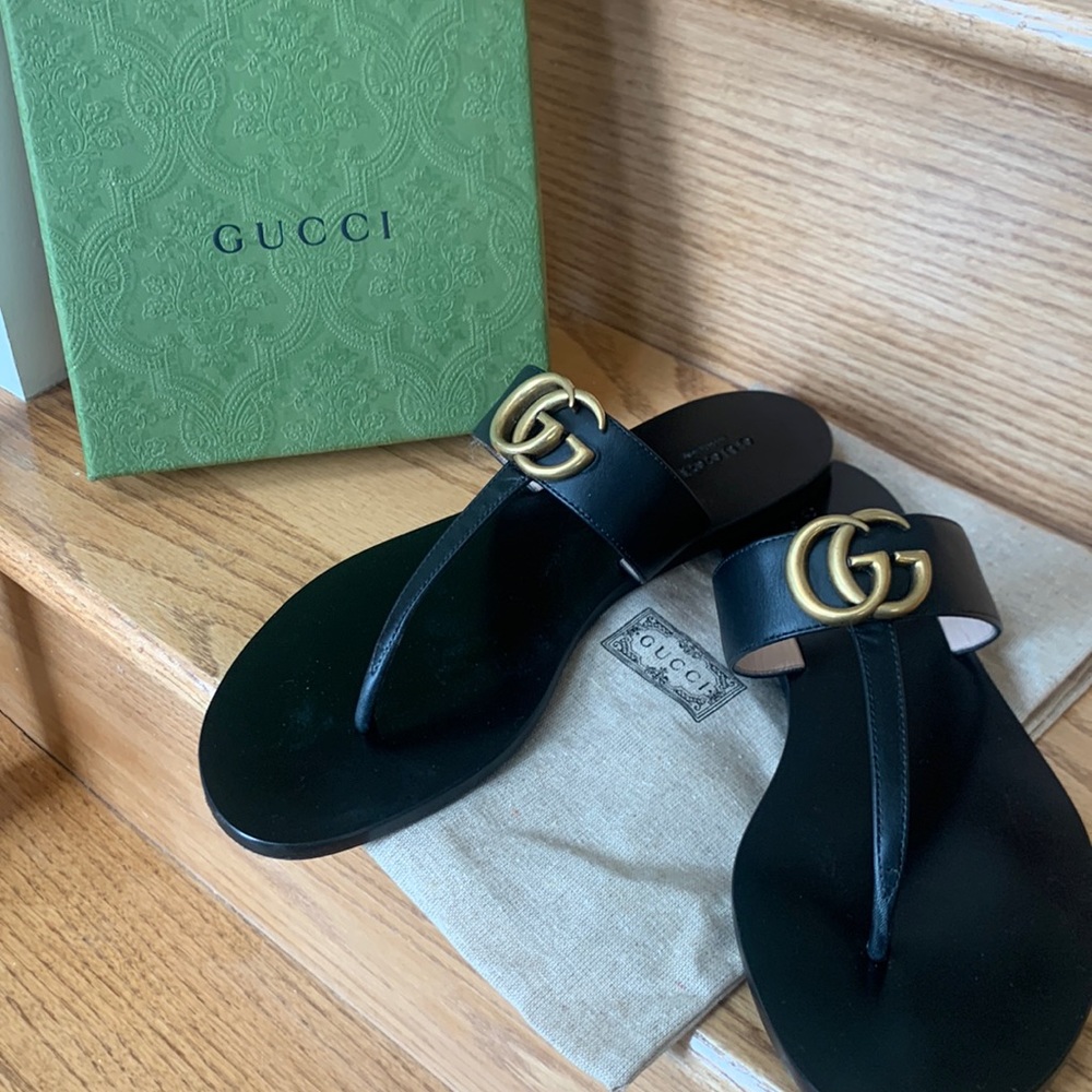 Gucci double G leather thong sandal